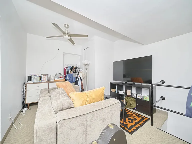 219 E 25th St #1F — Photo 2