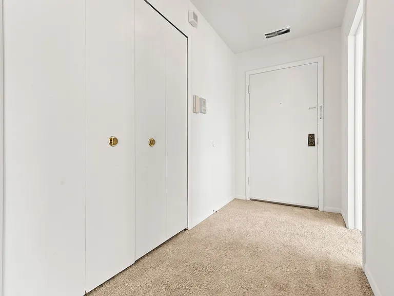 Legacy Place Apartments - Southfield, MI — Photo 18