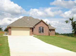 1751 Wagon Trl, Harrah, OK 73045