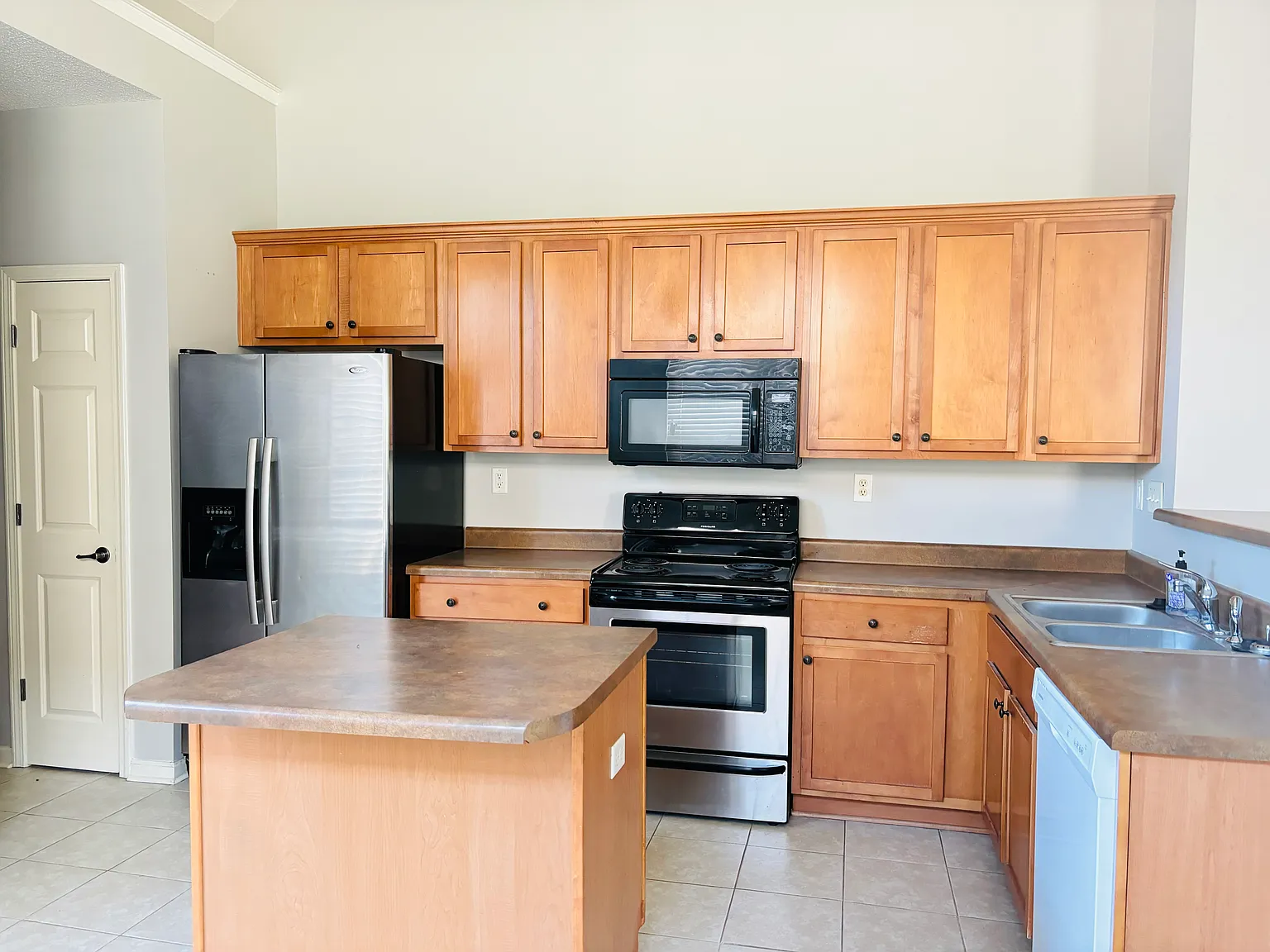 3 bed, 1500 sqft, $1,895 — Photo 3