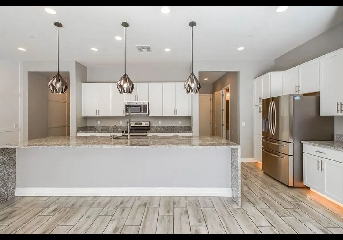 3 bed, 2.5 bath, 2354 sqft, $2,900 — Photo 3