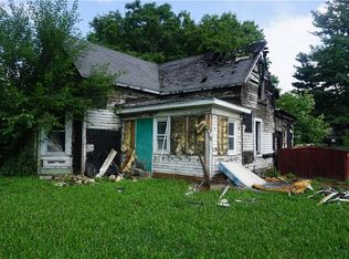 1323 Madison Ave, Charleston, IL 61920