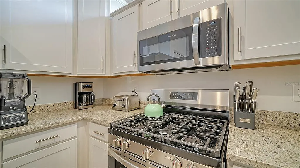 2 bed, 2.0 bath, 1580 sqft, $6,500 — Photo 4