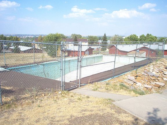 inground swimming pool