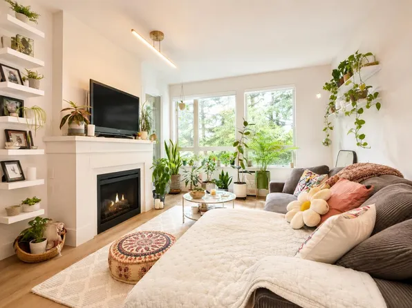 1111 E 27th St #318, North Vancouver, BC V7J 1S3