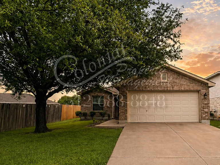 200 Meadow Park Dr — Photo 1
