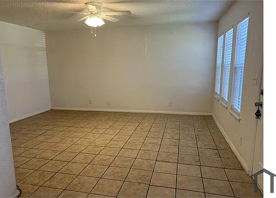 3 bed, 1100 sqft, $1,375 — Photo 1