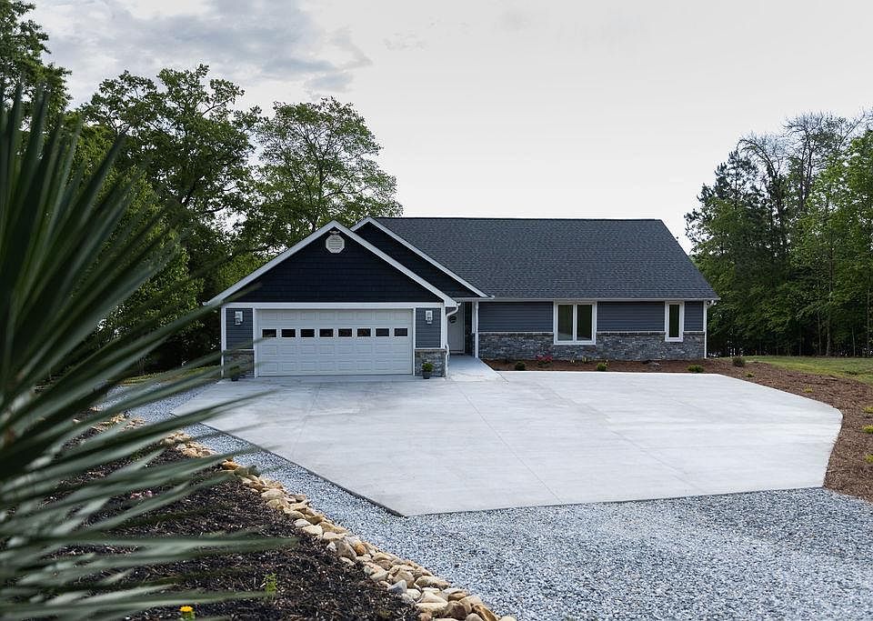 1st image of 740 Eagles Harbor Dr