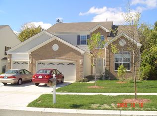 204 Emerald Dr, Streamwood, IL