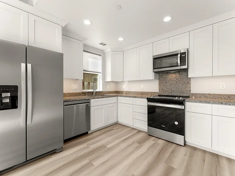 39 Lester Ave #1 — Photo 20