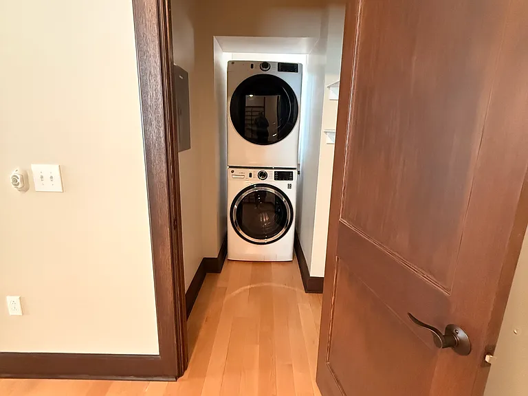 City Club Apartments — Photo 4