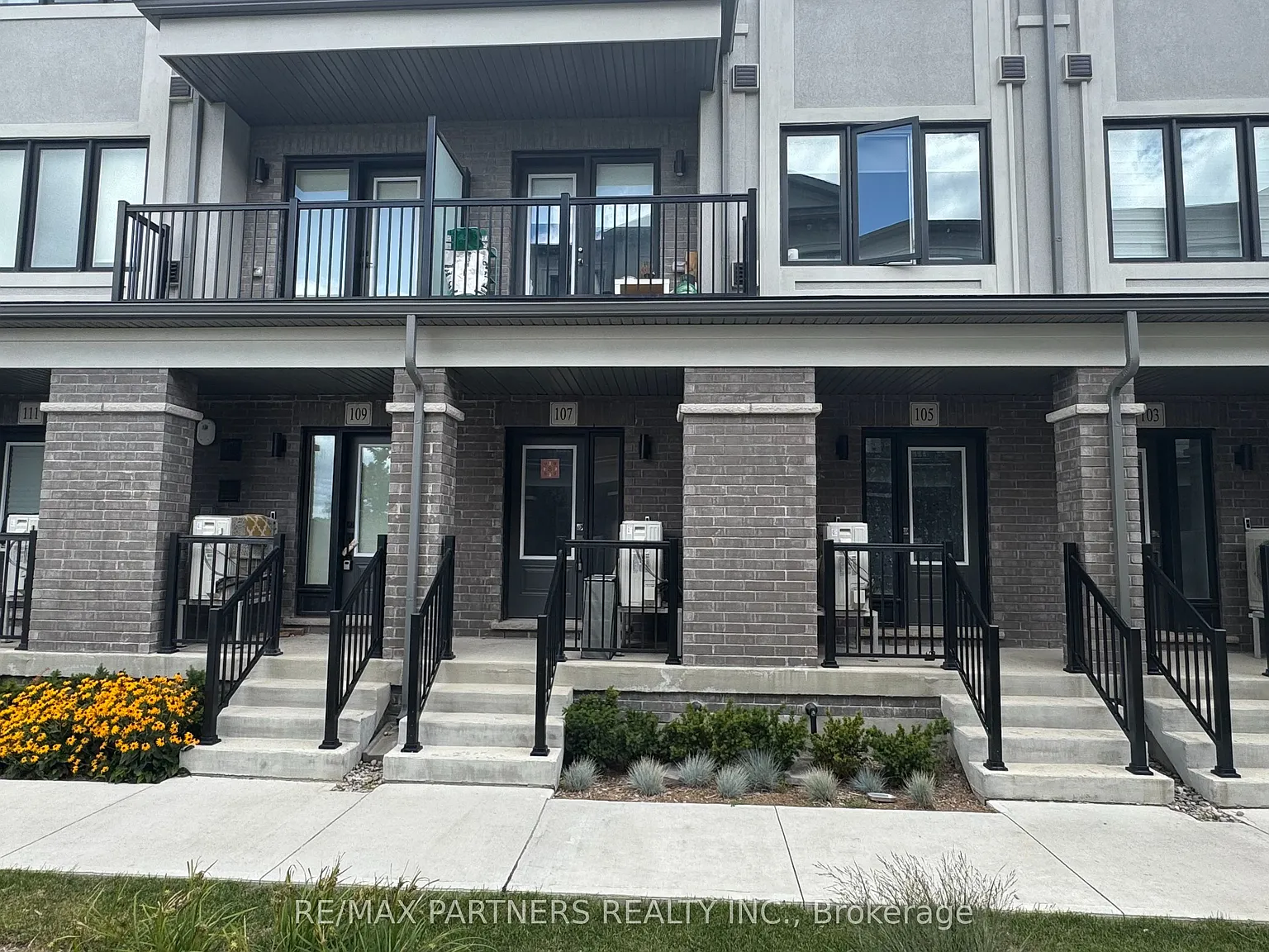 3 bed, $3,000 — Photo 1