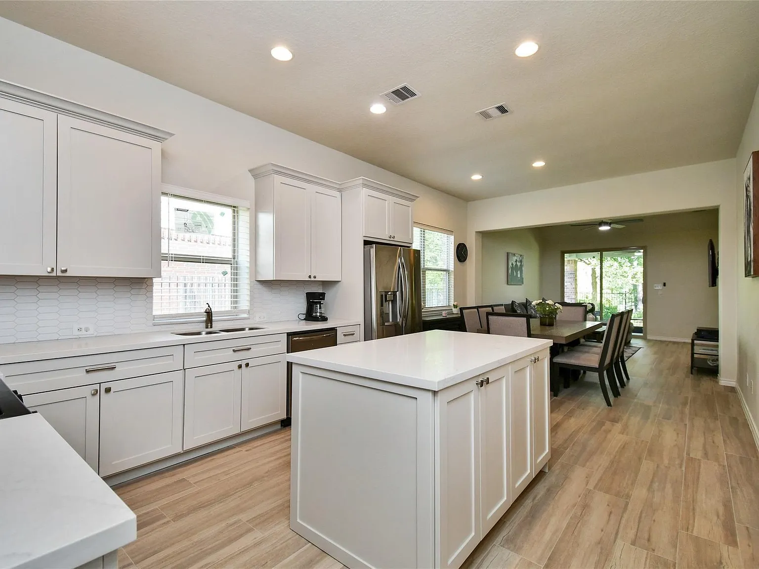 4 bed, 3.5 bath, 2557 sqft, $3,800 — Photo 4