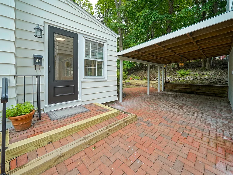 16 Brook St — Photo 11