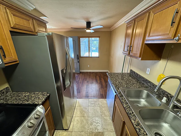 1450 Iris Ave #11 — Photo 24