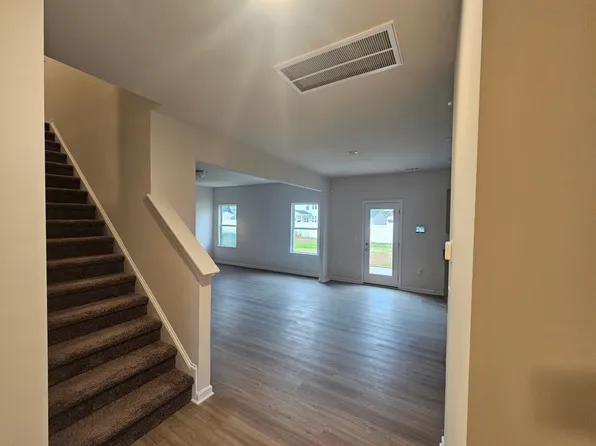 1621 Old Barn Rd, Fayetteville, NC