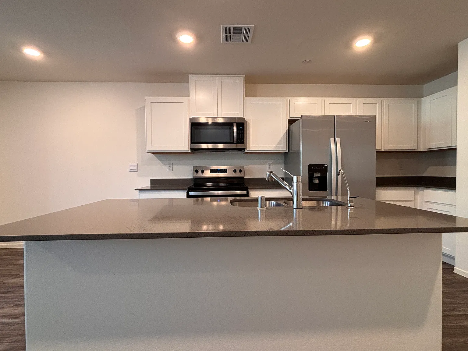 3 bed, 1401 sqft, $1,950 — Photo 4