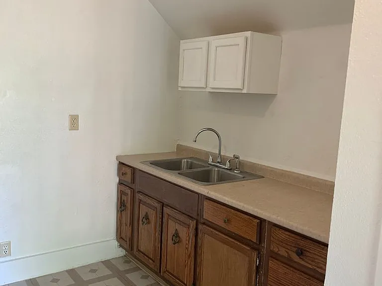 812 Walnut St — Photo 8