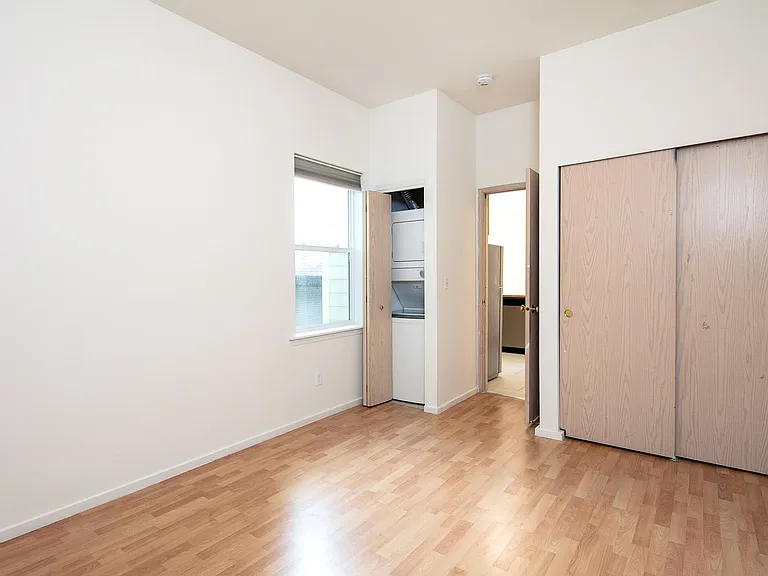Harvard 6 Apartments — Photo 12