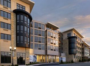 350 Old River Rd #317, Edgewater, NJ 07020