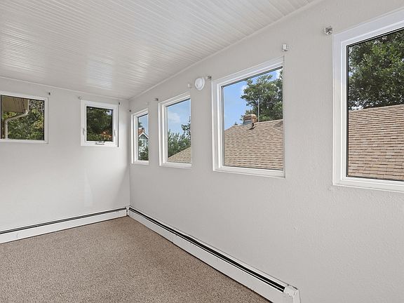 5th image of 1028 Pleasant St APT 3