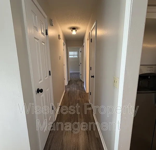 1820 E Cherokee Ln — Photo 9