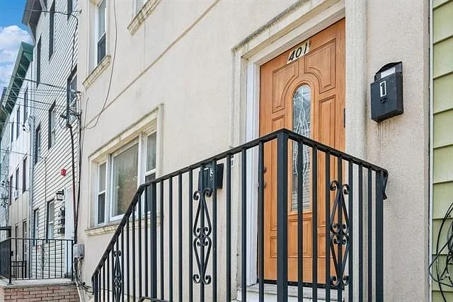 1 bed, 1.0 bath, 800 sqft, $3,100 — Photo 2