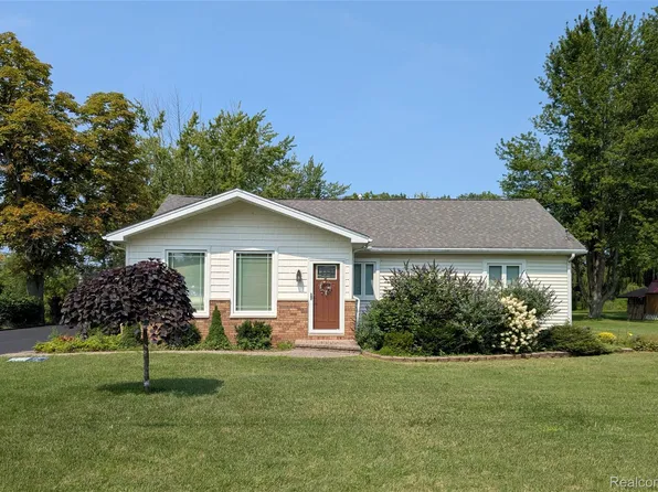 9512 Pearl Beach Blvd, Pearl Beach, MI 48001