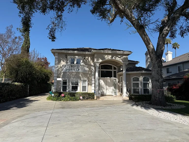 E Longden Ave — Photo 7