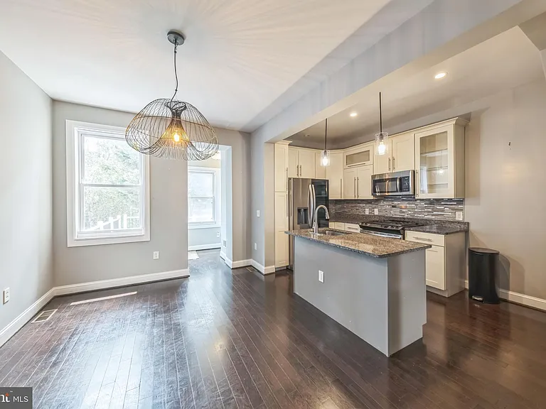 723 K St NE — Photo 3