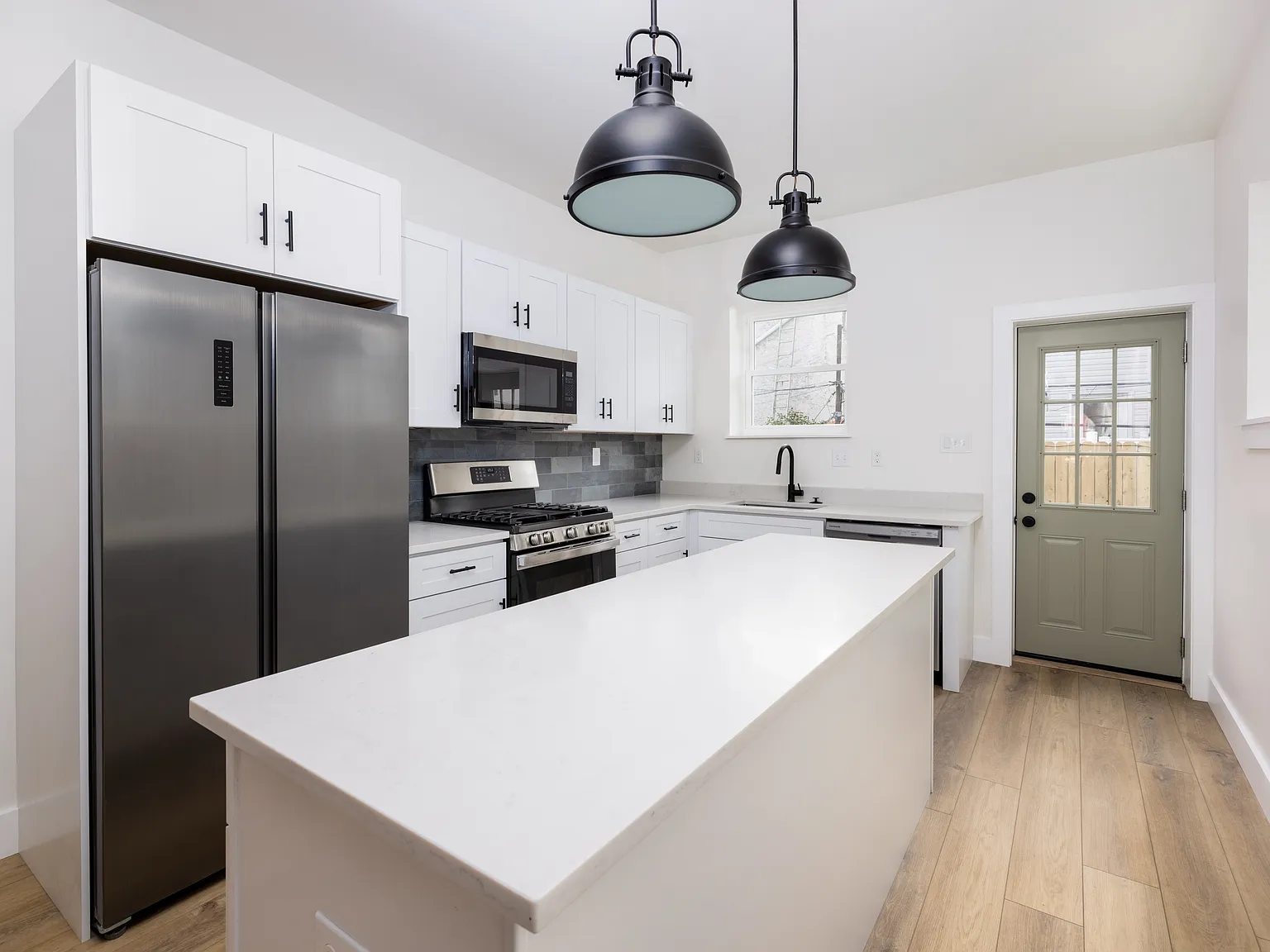 3 bed, 2.5 bath, 2000 sqft, $2,750 — Photo 4