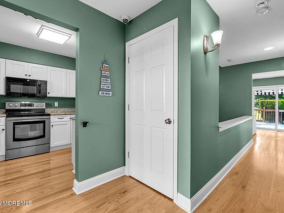 5th image of 61 Maple Drive