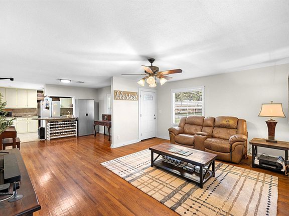 4th image of 107 N River Dr