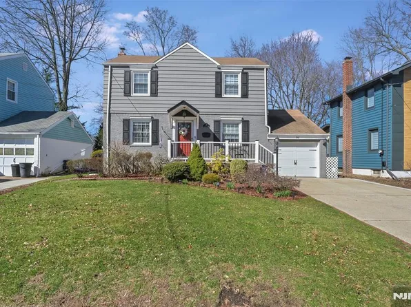 94 Hillcrest Dr, Dumont, NJ 07628