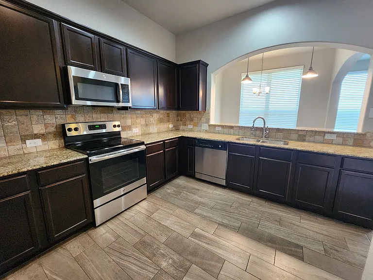319 Creekside Curv — Photo 7