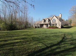 2920 W Highland Rd, Mequon, WI 53092