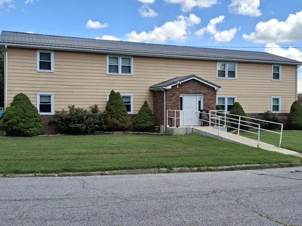 510 Ellen Dr APT D, Carmi, IL 62821