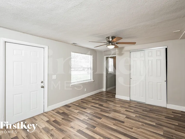 611 Hewett Dr — Photo 3