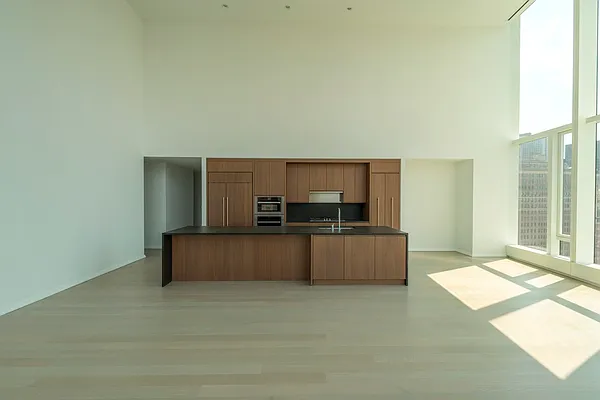 Rented by LEVEN Real Estate | media 32