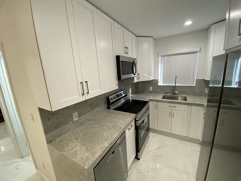 951 SW 68th Ct — Photo 10