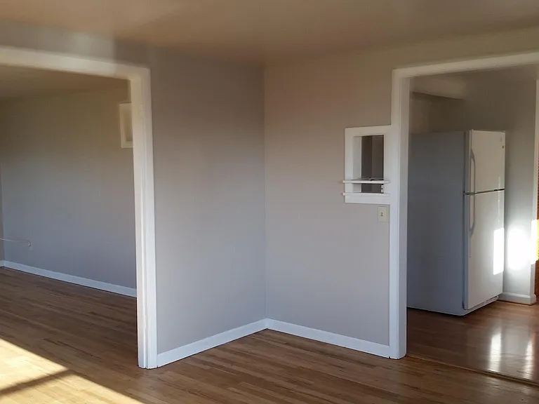 2120 E 10th St — Photo 3