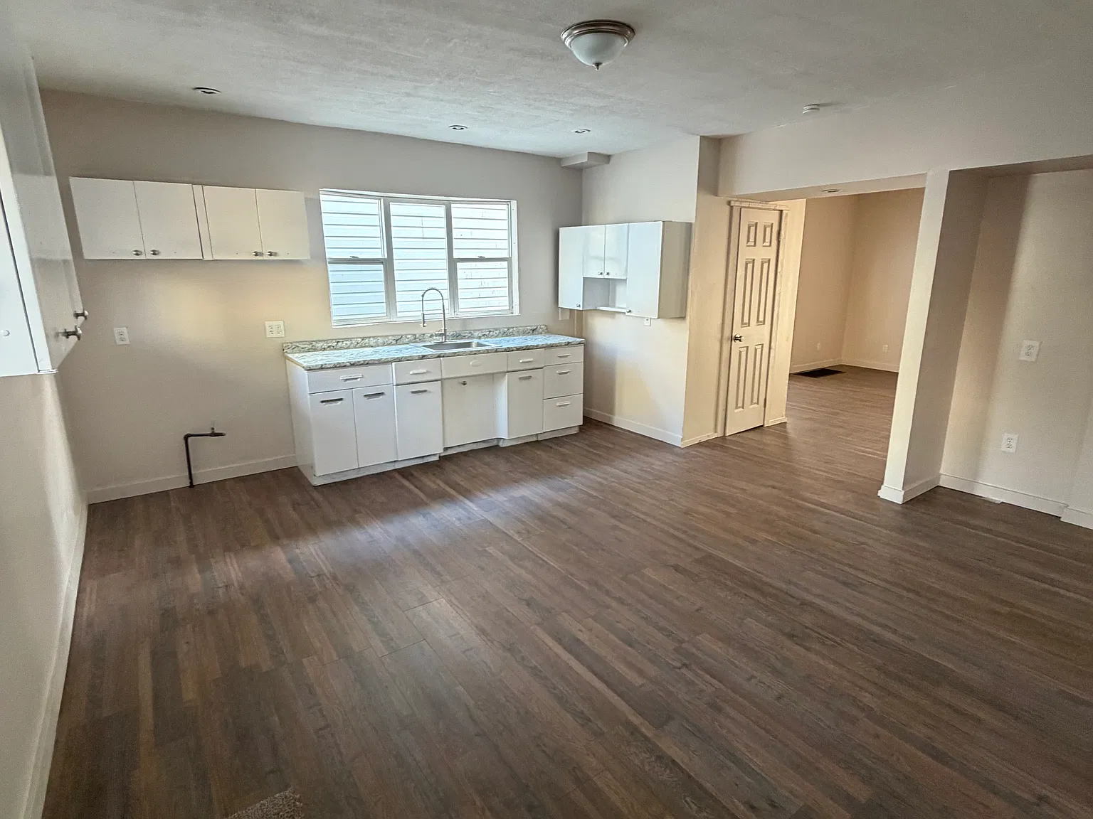 3 bed, 1.5 bath, 1728 sqft, $1,350 — Photo 4