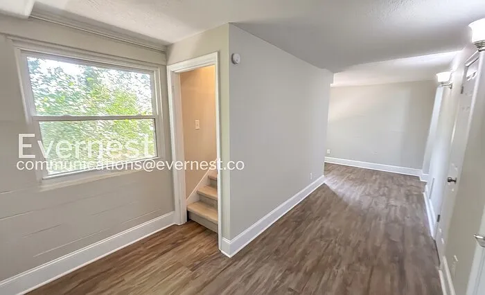 2 bed, 1.0 bath, 1200 sqft, $1,395 — Photo 2