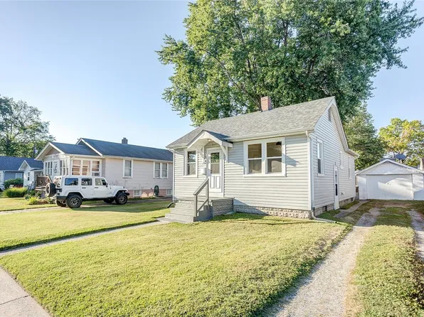 215 Rohm Pl, Roxana, IL 62084