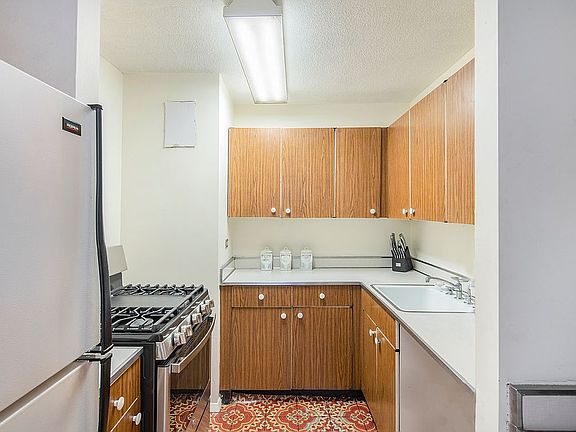 3rd image of 333 Pearl St APT 26D