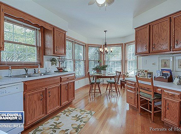 5th image of 528 Bradbury Ln #528