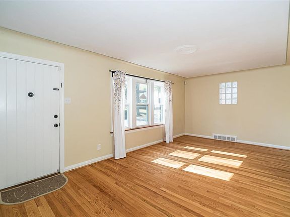 5th image of 6907 Julian Ave
