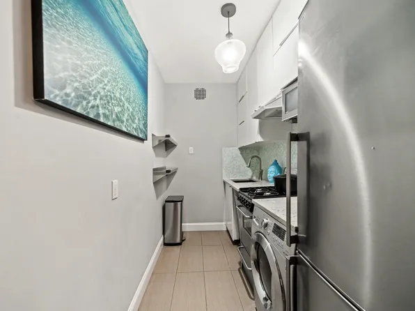 132 West 71st Street image 4 of 9