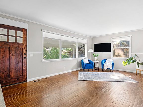 2nd image of 76 Willis St