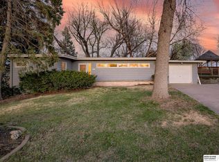 7602 Sunset Dr, Omaha, NE 68127
